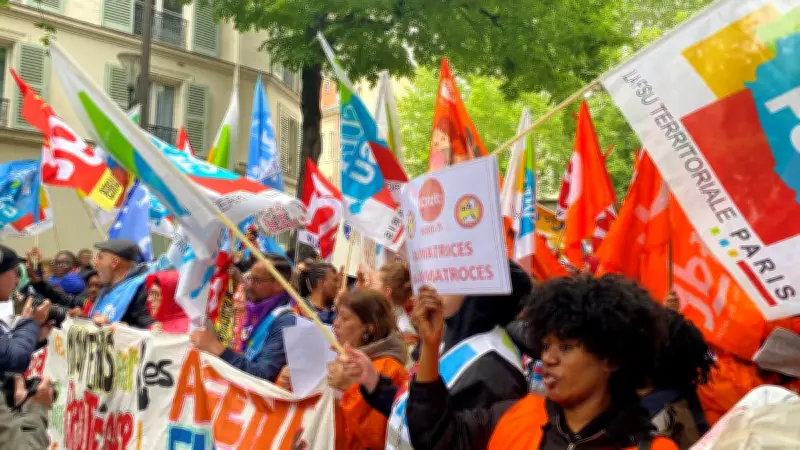 À Paris, les agents du périscolaire manifestent contre les suspensions arbitraires