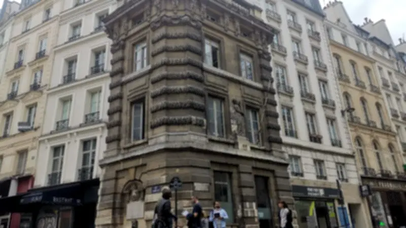 À Paris, les artistes d'un squat « légal » menacés d'expulsion par la Ville