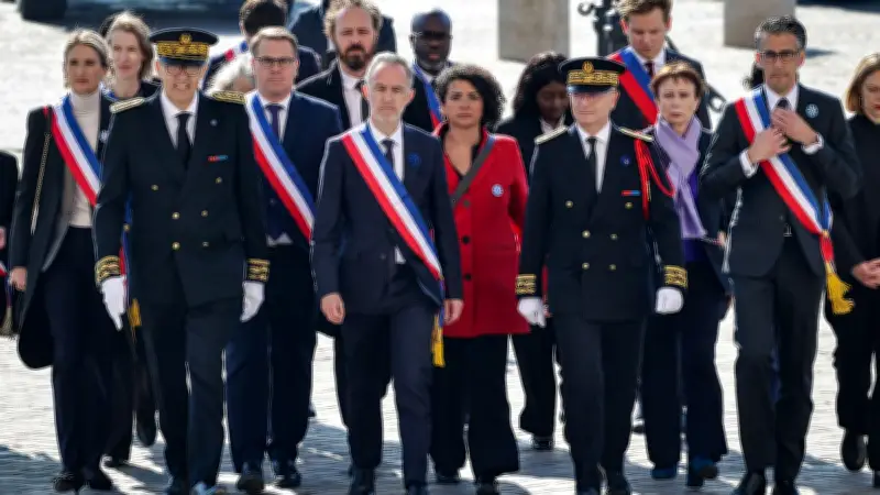 Paris : les maires d'arrondissement s'augmentent de 300 euros net par mois