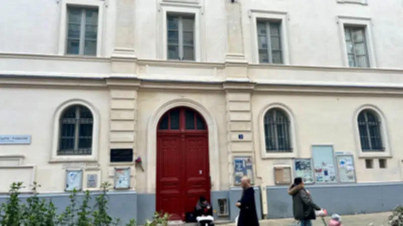 Paris maintient un animateur accusé de violences sexuelles malgré une plainte