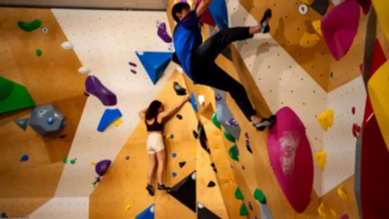 Paris : ouverture de Climb World, plus grande salle de bloc de la capitale
