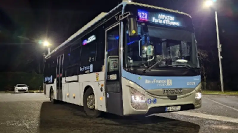 Paris : un cycliste de 25 ans meurt percuté par un bus Noctilien dans le XVe