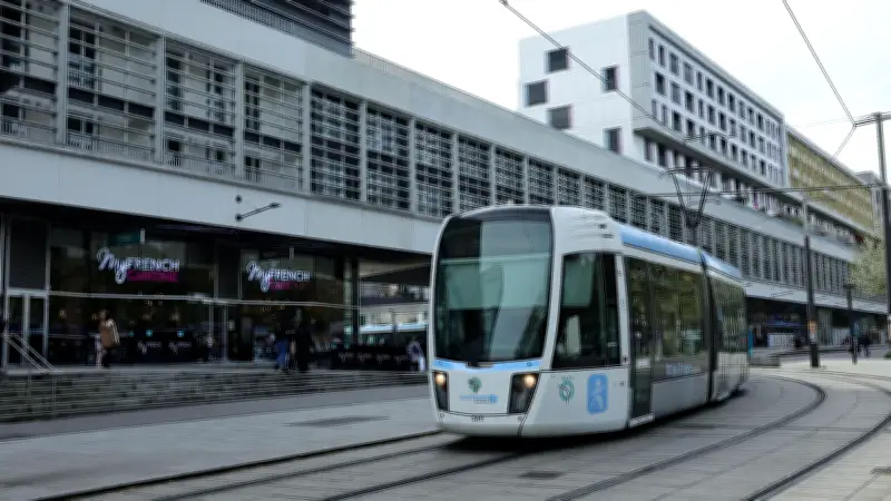 Paris : un piéton percuté par un tramway, pronostic vital engagé