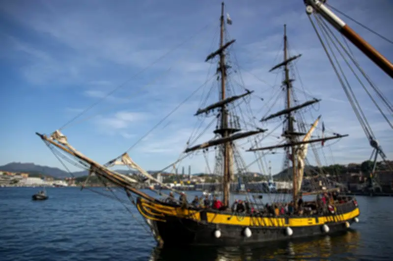 Pasaia Itsas Festibala : cent navires traditionnels au Pays Basque