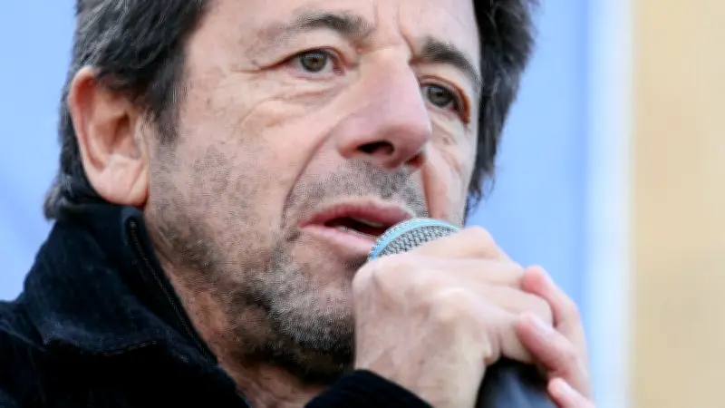 Patrick Bruel conteste le viol de Flavie Flamant et évoque une brève histoire