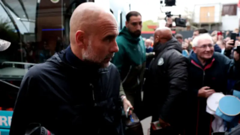 Pep Guardiola furieux après la fuite de son départ de Manchester City