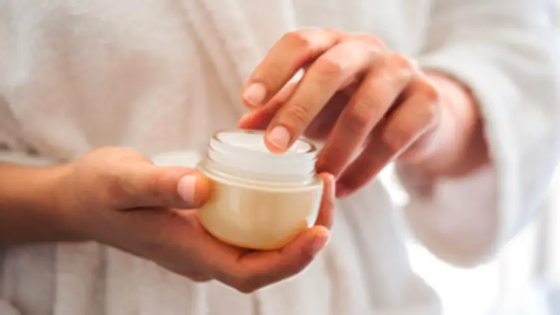 Perturbateurs endocriniens dans les cosmétiques : comment les éviter