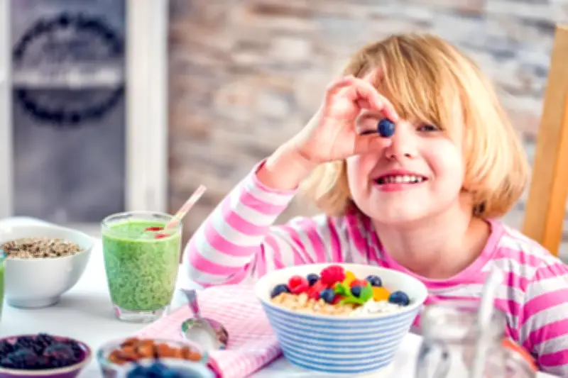 Petit-déjeuner enfants : conseils diététicienne pour choisir céréales, jus, lait