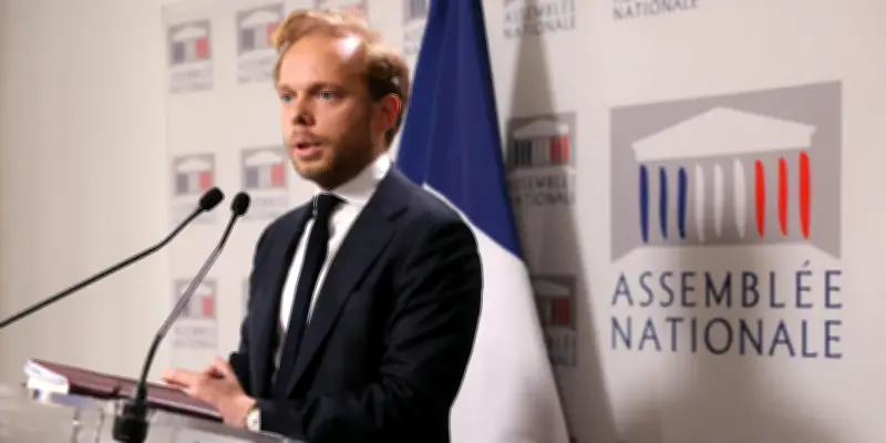 Photos volées d'Alloncle et sa collaboratrice : trouble à l'Assemblée