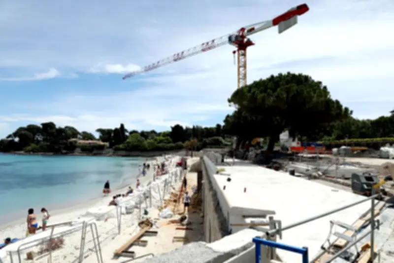 Plage Keller fermée tout l'été au cap d'Antibes à cause de retards de chantier
