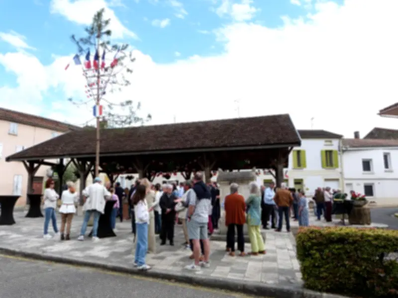 Plantation du mai à Castelnaudary : une tradition conviviale