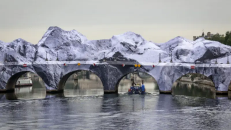Pont-Neuf : JR transforme le pont en caverne, 41 ans après Christo