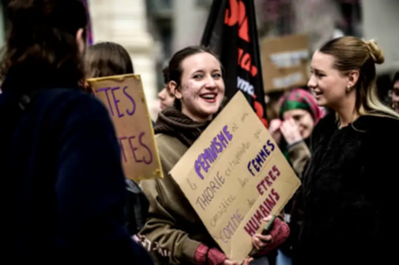 Portrait des militantes féministes en France : jeunes, urbaines et engagées