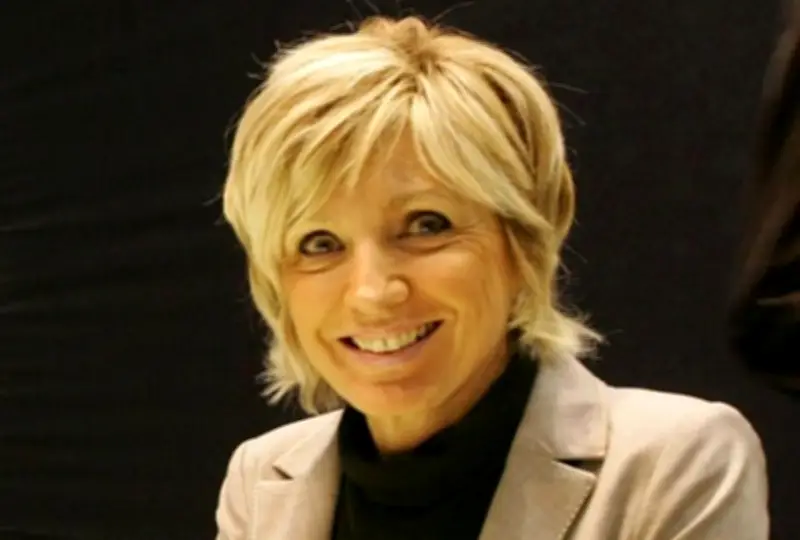 Portrait d'Évelyne Dhéliat : 35 ans de météo sur TF1 en images
