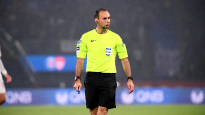 Pourquoi l'arbitre de Lens-Nice porte le numéro 84 sur son maillot