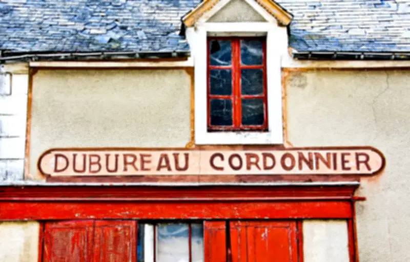 Pourquoi les cordonniers font aussi des clés ? L'histoire d'une diversification