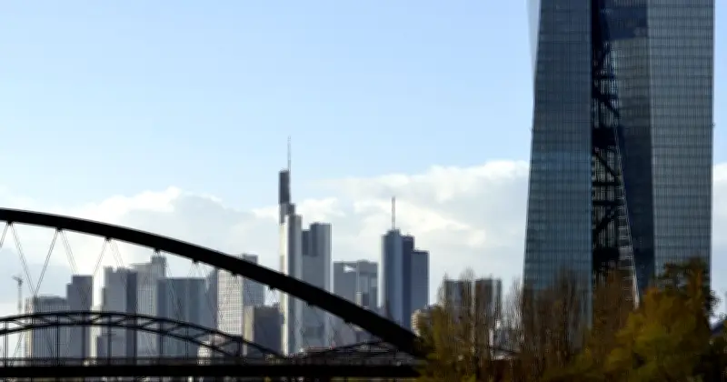 Pourquoi les Européens s'appauvrissent face aux Américains