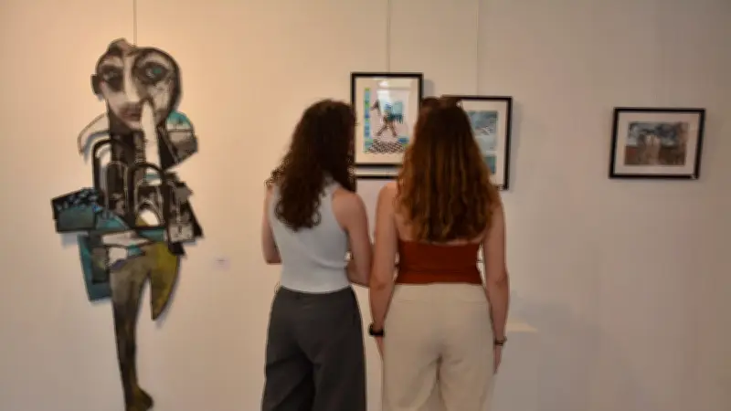 Pourquoi pas bleu ? : exposition à trois mains à La Grande-Motte jusqu'au 25 mai