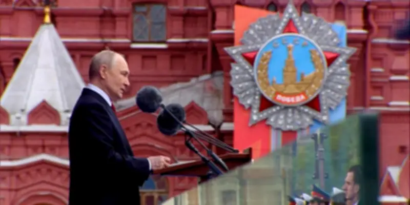 Poutine attaque l'OTAN lors du défilé du 9 mai à Moscou