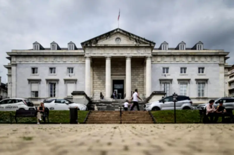 Père jugé pour 7 ans de violences sur son fils à Pau