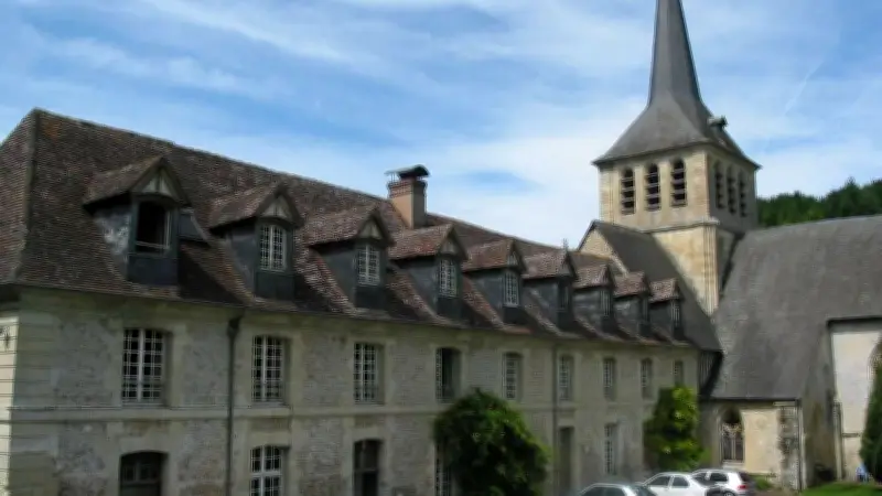Prieuré du XIe siècle en vente dans le Calvados pour 2,6 millions d'euros