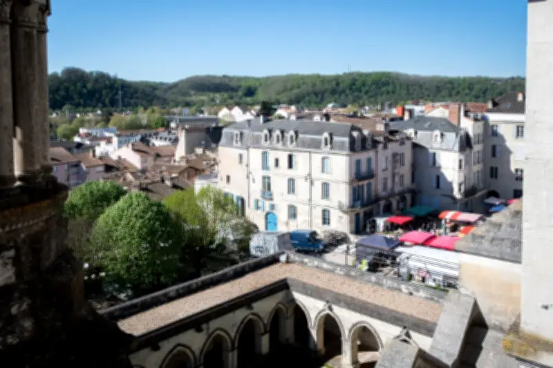 Périgueux : balade historique sur ses places emblématiques