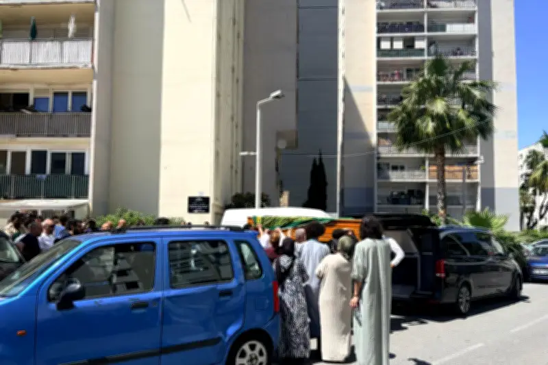 Prière mortuaire pour Ahmed, 57 ans, tué lors de la fusillade à Nice
