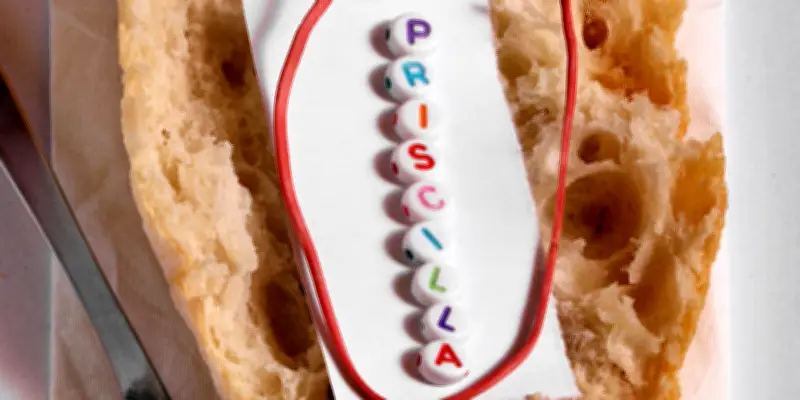 Priscilla face aux prénoms composés et noms à particule