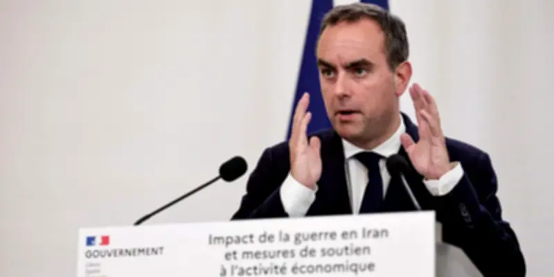 Prix des carburants : Lecornu amplifie les aides, flou sur le financement