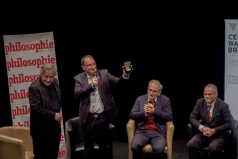Professeur renvoyé de l'université de Franche-Comté pour fausse médaille d'or