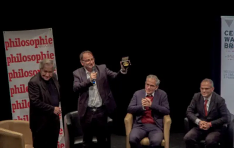 Professeur sanctionné pour s'être inventé une médaille d'or internationale