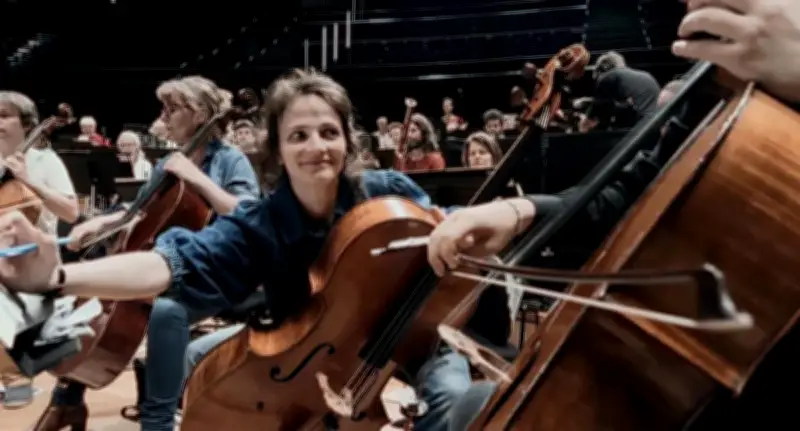 Projections du documentaire 'Nous l'orchestre' en Gironde avec le chef Eduardo Lopez