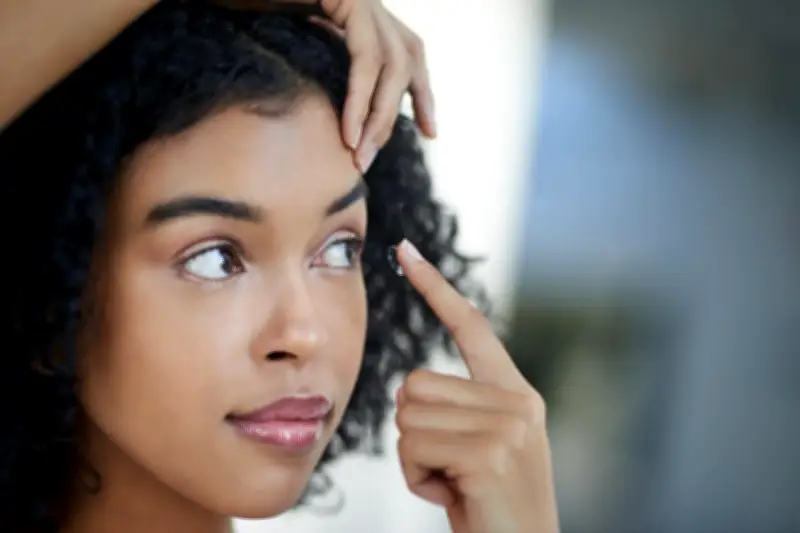 Protéger ses yeux en été avec des lentilles : conseils essentiels
