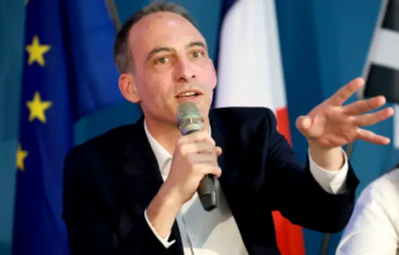 Présidentielle 2027 : Glucksmann temporise, Mélenchon déjà candidat