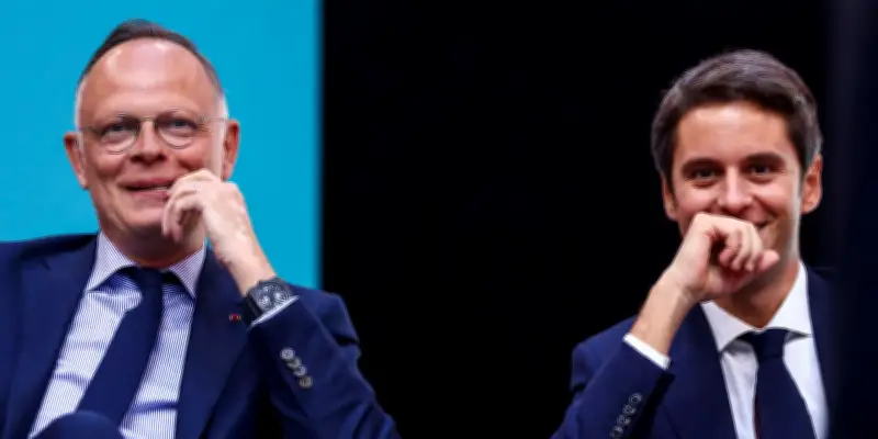Présidentielle 2027 : le centre, nouvel enjeu entre RN et LFI