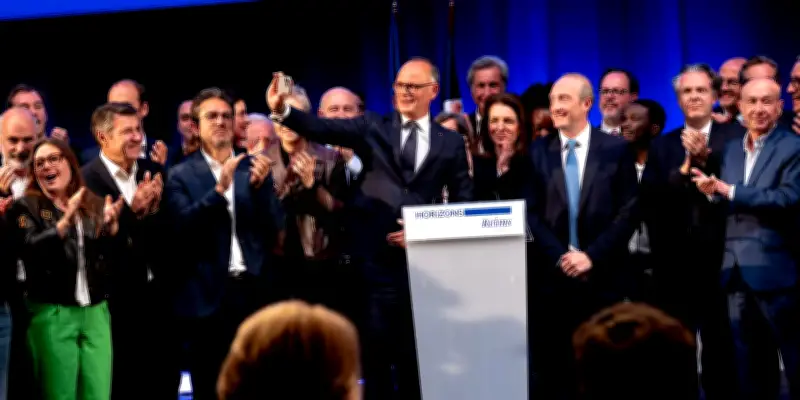 Présidentielle 2027 : Philippe et Attal préparent leurs équipes