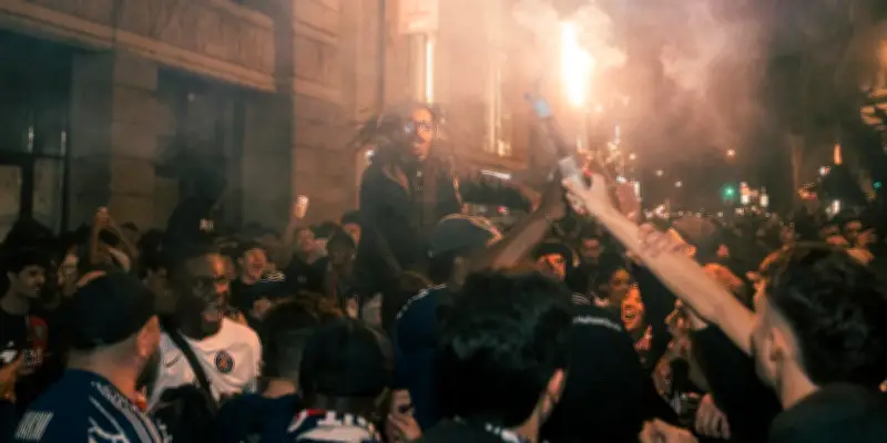 PSG : les supporters parisiens en extase après la qualification en finale de la Ligue des champions