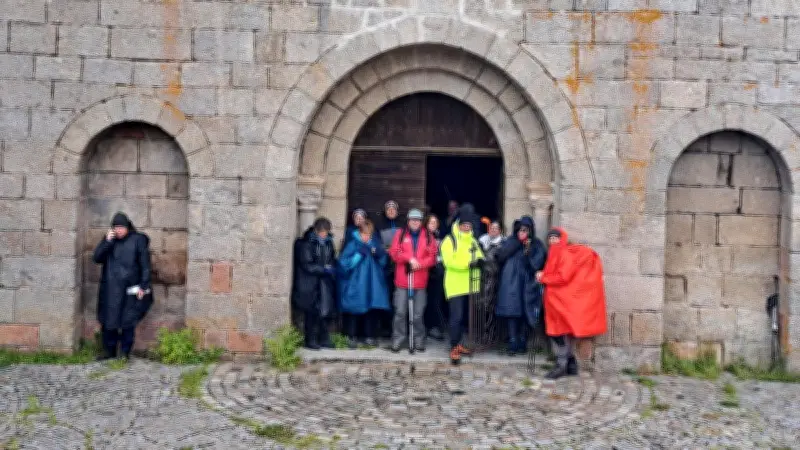 Randonnée patrimoniale dans le Gévaudan malgré la pluie et la neige