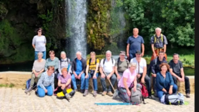 Randonnée à Salles-la-Source : 18 marcheurs explorent un patrimoine remarquable