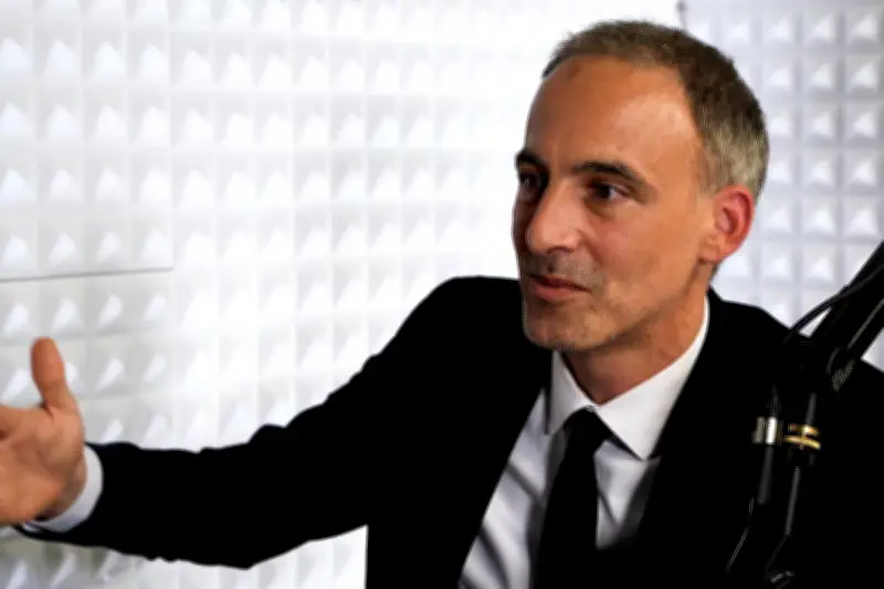Raphaël Glucksmann répond aux questions sur sa ligne politique