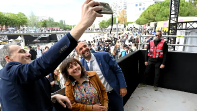 Raphaël Glucksmann séduit par le Fise à Montpellier, symbole de convivialité