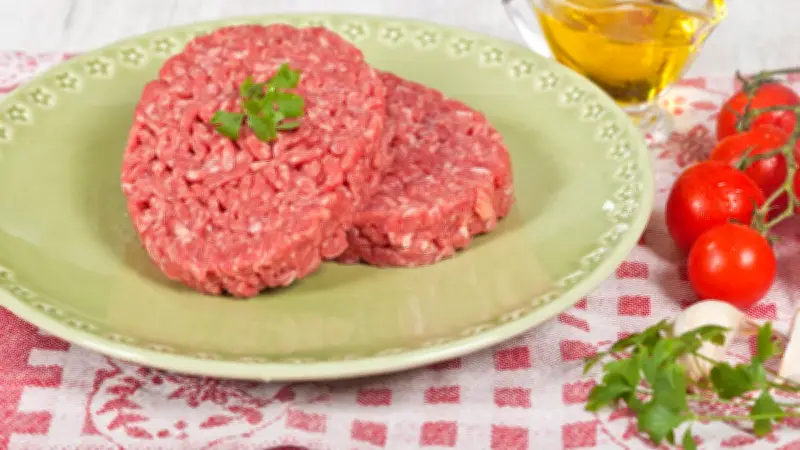 Rappel de steaks hachés Carrefour : risque de morceaux métalliques