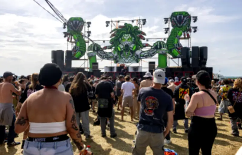 Rave party illégale dans la Drôme : 1 500 participants, gendarmes mobilisés