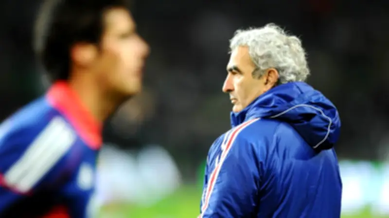 Raymond Domenech dénonce un « viol de mon âme » après le docu Netflix sur Knysna