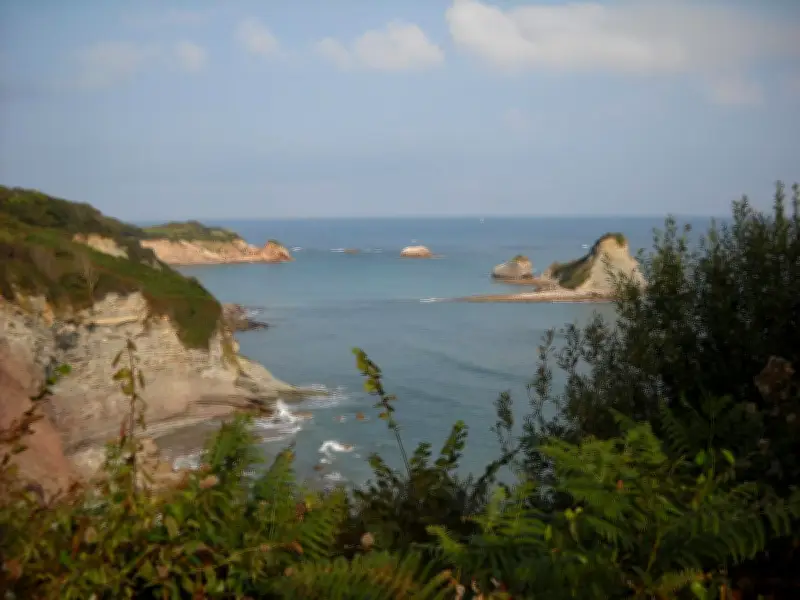 Réédition enrichie : La Corniche basque se révèle