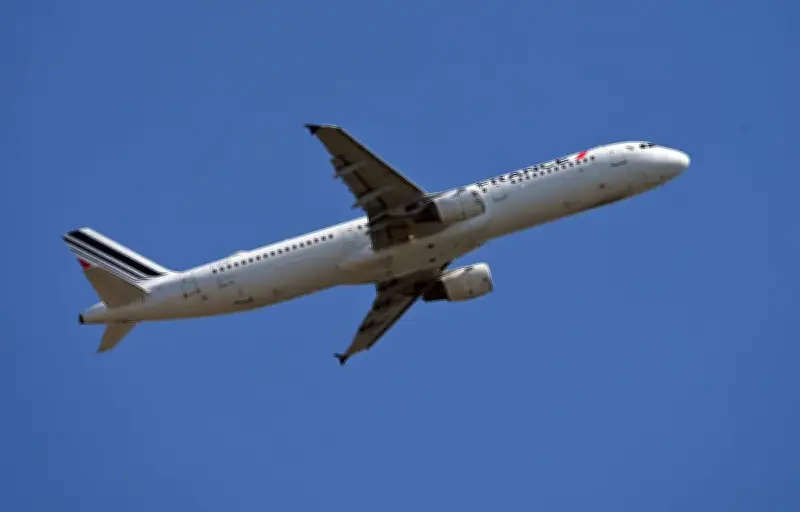 Réduction de la taxe sur les billets d'avion pour les territoires mal desservis