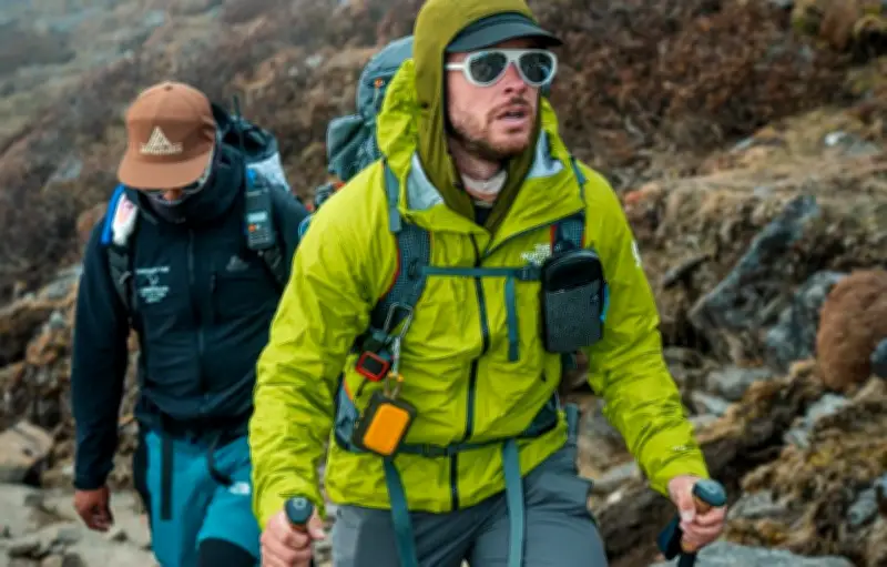 Record de l'Everest battu en 50 jours depuis la mer par un Australien