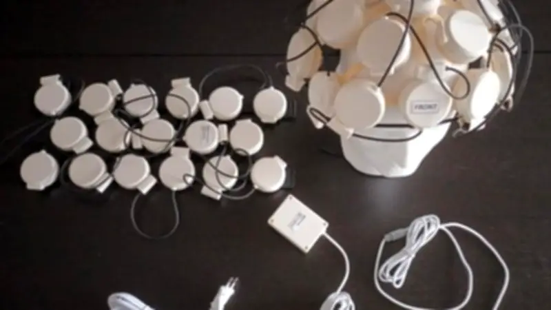 Regenlife : un casque lumineux contre Alzheimer en essai clinique