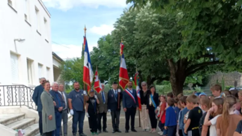Remise du drapeau du civisme aux élèves de Saint-Marcel-de-Careiret