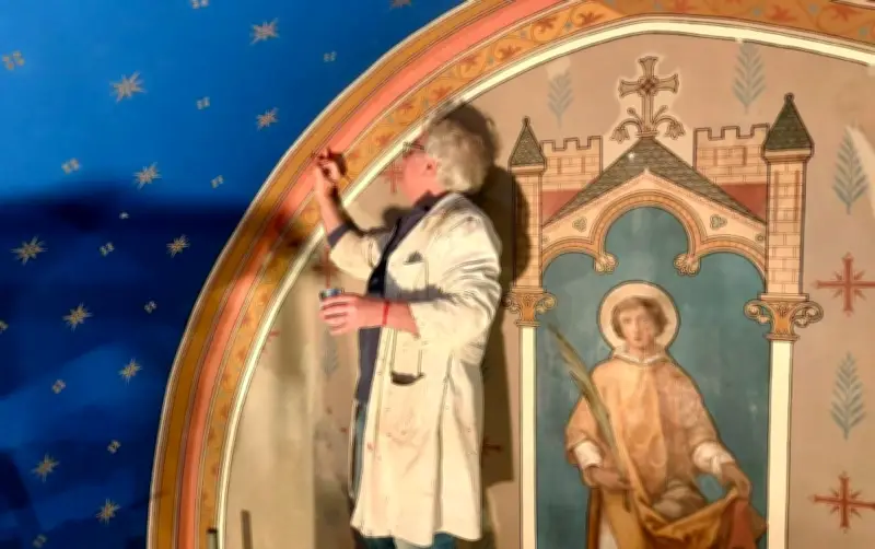 Restauration de l'église Saint-Étienne de Loupes par un peintre décorateur